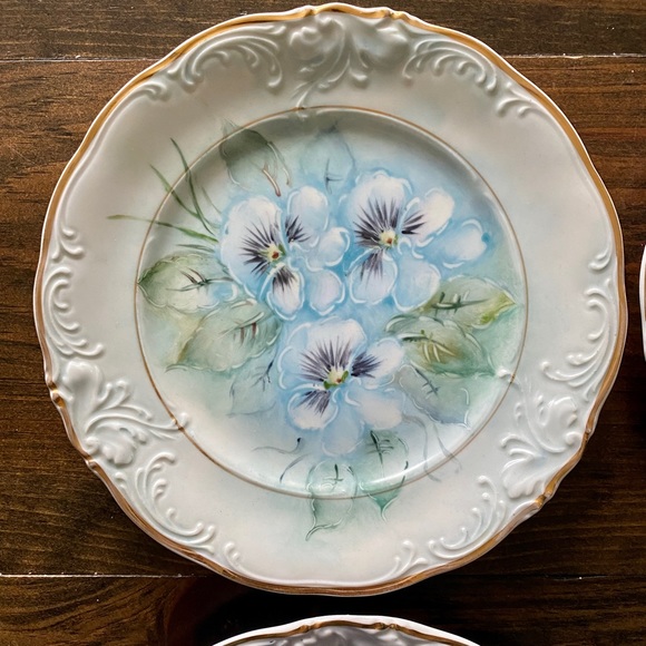 Set of 4 hand painted floral plates Wawel Poland artist signed - Picture 3 of 11